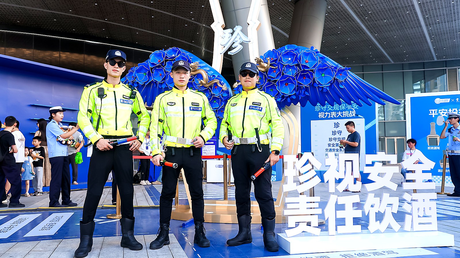 案例 · 爱警暖警